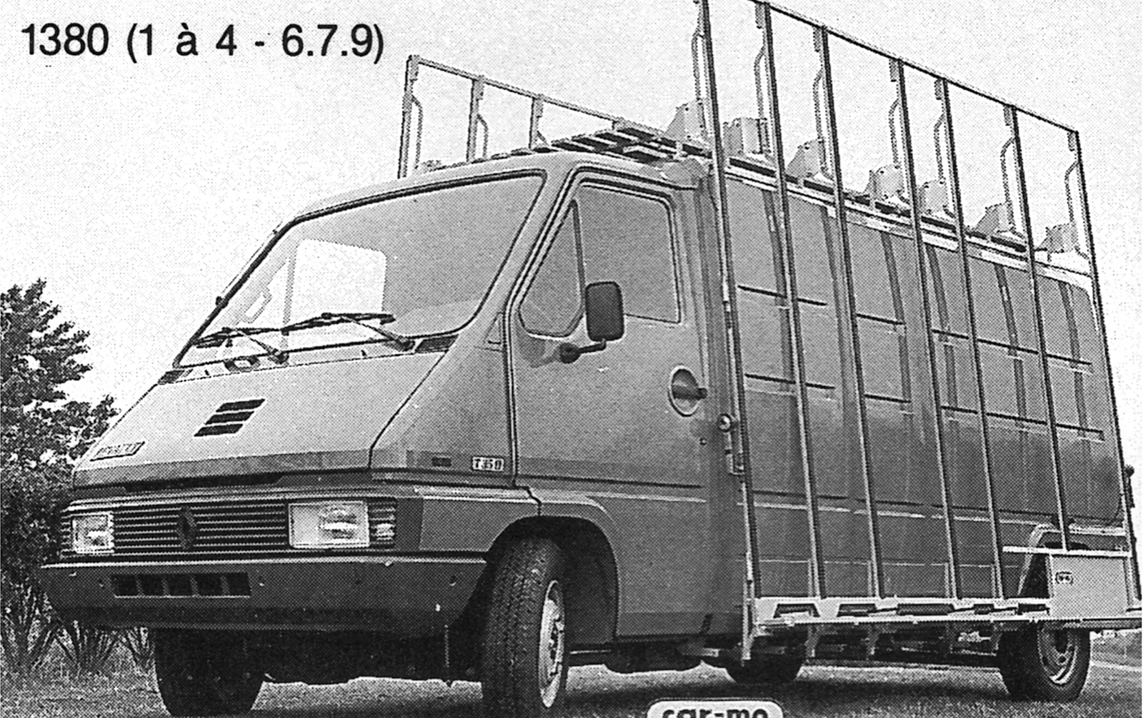 Renault Master I 1980-1997. Successeur de l'Estafette, le Renault Master de première génération se démarque des formes habituelles de la concurrence par son nouveau design, notamment au niveau de ses portes coulissantes